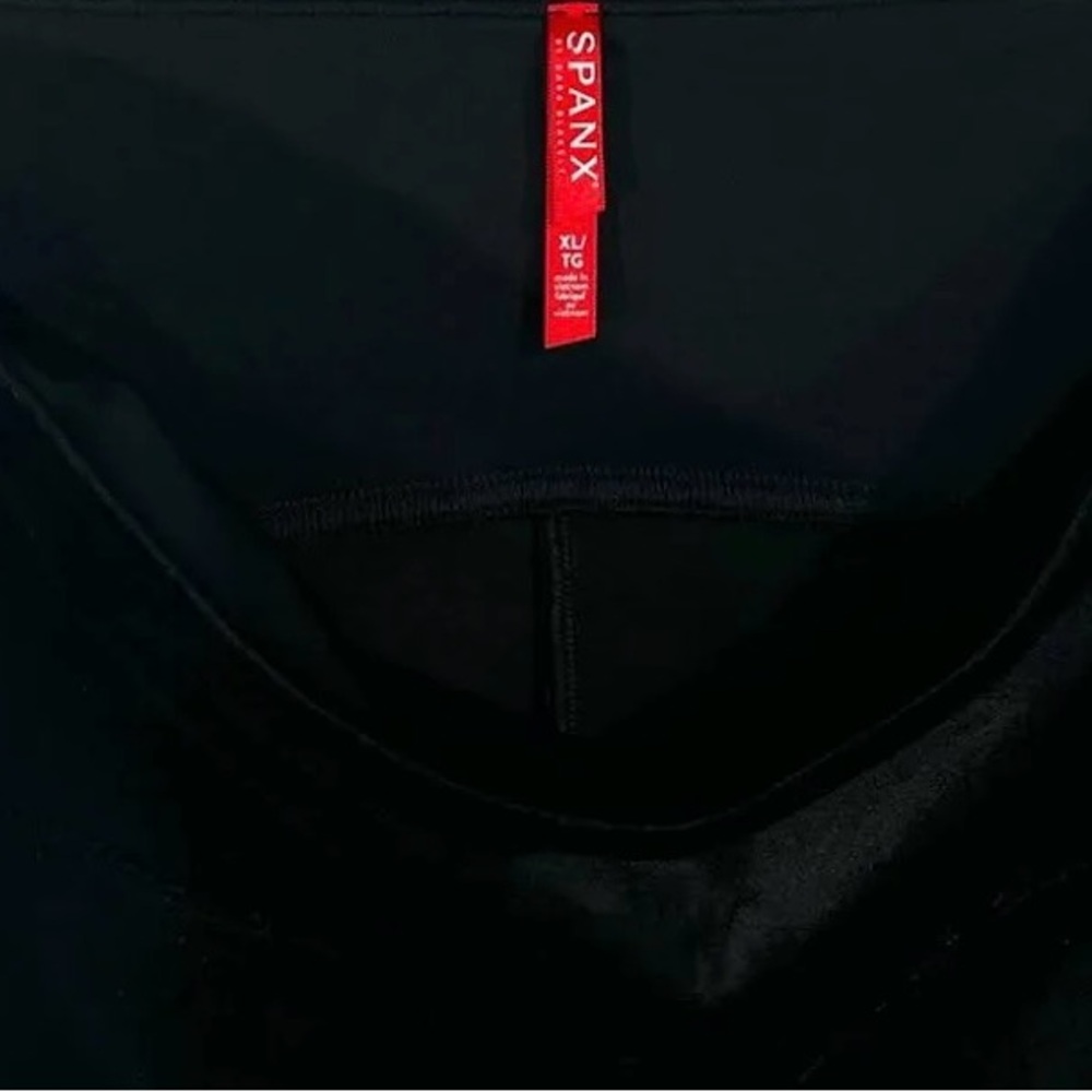 Spanx High Waisted Velvet Leggings in Black Size Medium NEW - Picture 4 of 4